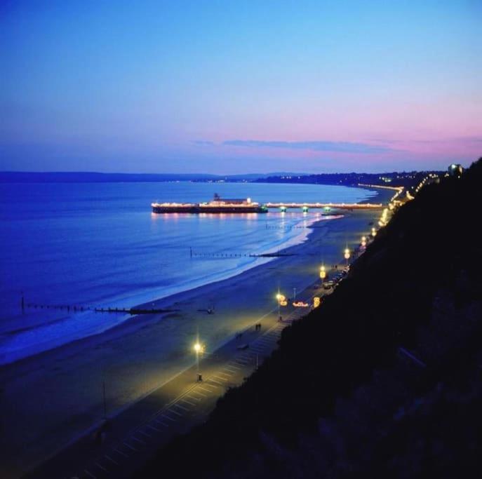 Bournecoast - Stylish Flat With Balcony - Sea Glimpses - 10 Min Walk To Beach - Parking - Wifi - Fm8405 Bournemouth Exterior photo