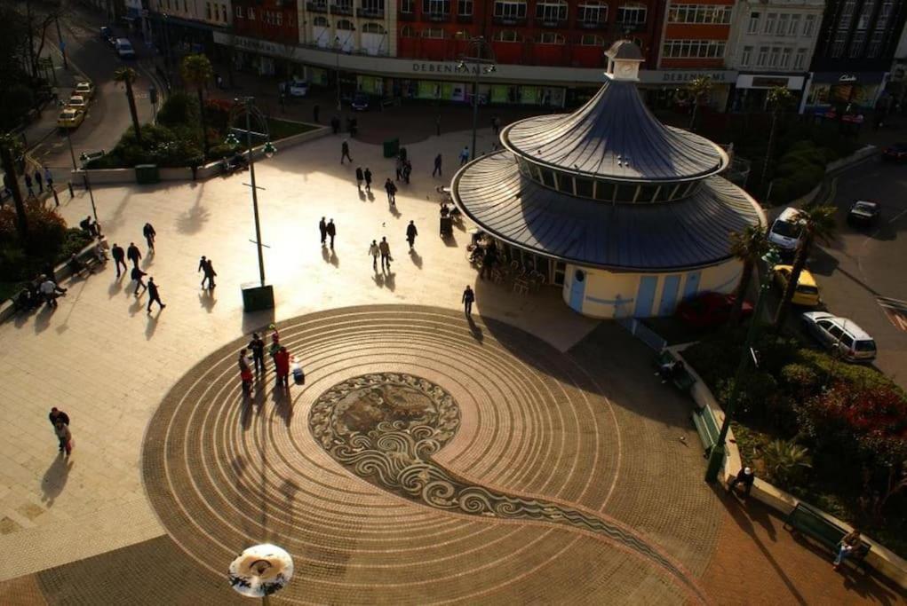 Bournecoast - Stylish Flat With Balcony - Sea Glimpses - 10 Min Walk To Beach - Parking - Wifi - Fm8405 Bournemouth Exterior photo
