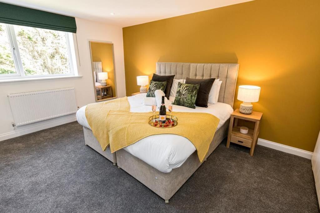 Bournecoast - Stylish Flat With Balcony - Sea Glimpses - 10 Min Walk To Beach - Parking - Wifi - Fm8405 Bournemouth Exterior photo