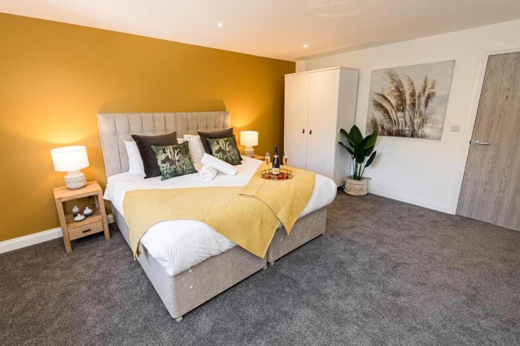 Bournecoast - Stylish Flat With Balcony - Sea Glimpses - 10 Min Walk To Beach - Parking - Wifi - Fm8405 Bournemouth Exterior photo